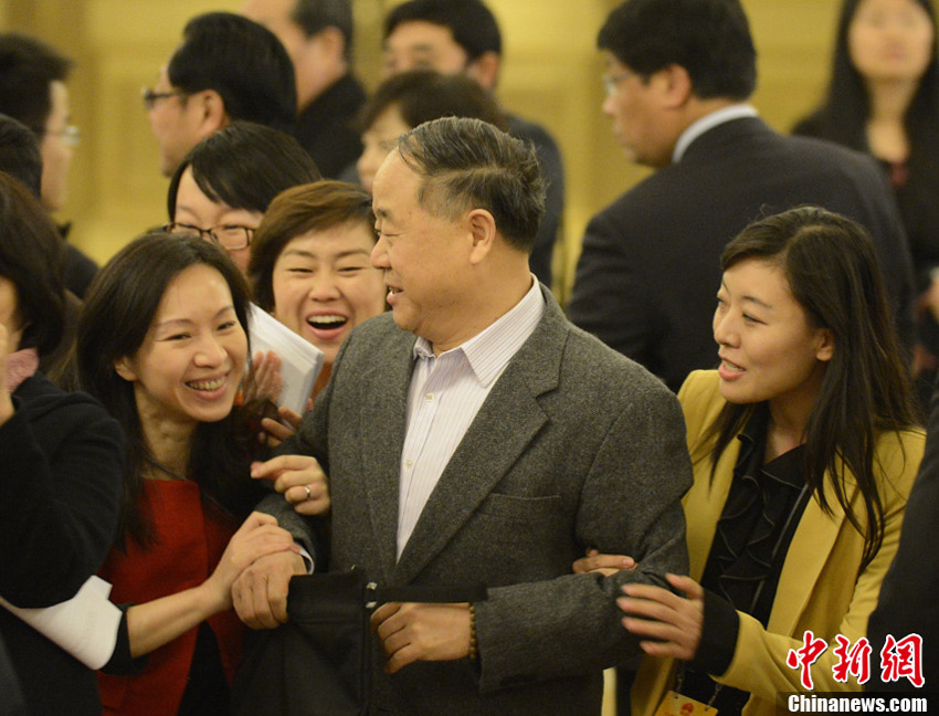 莫言突破美女记者\u201c封锁线\u201d--北京频道--人