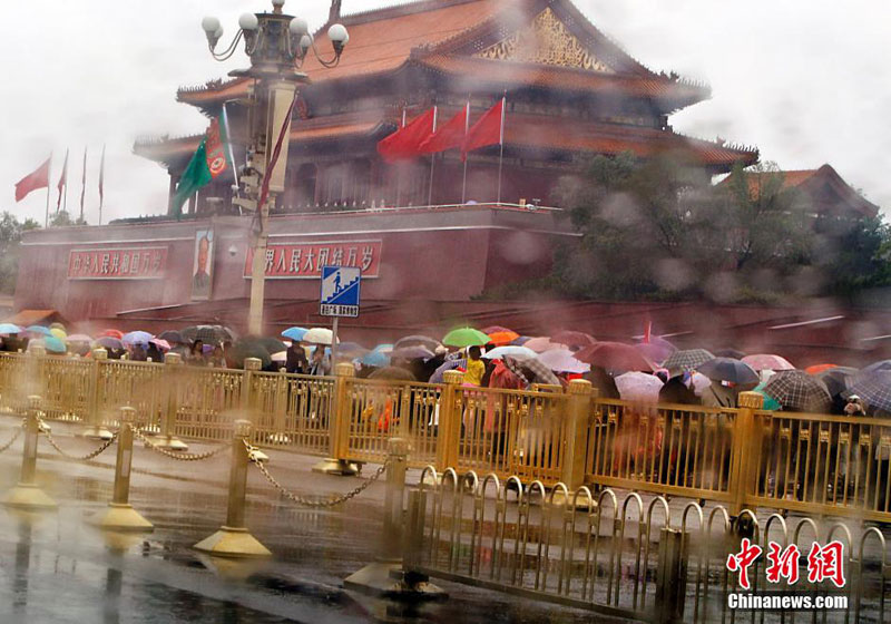 入夏首场降雨润透干旱北京城