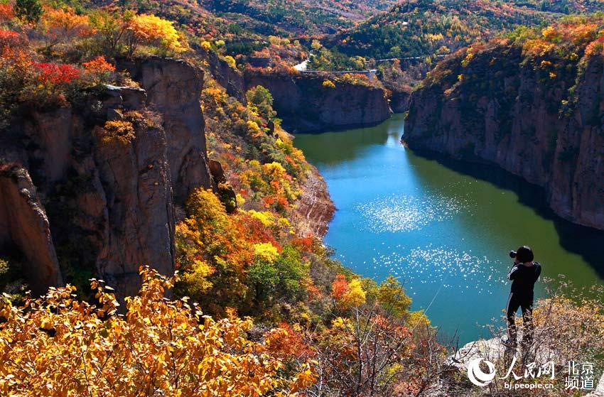 组图:延庆燕山天池景区秋色如画