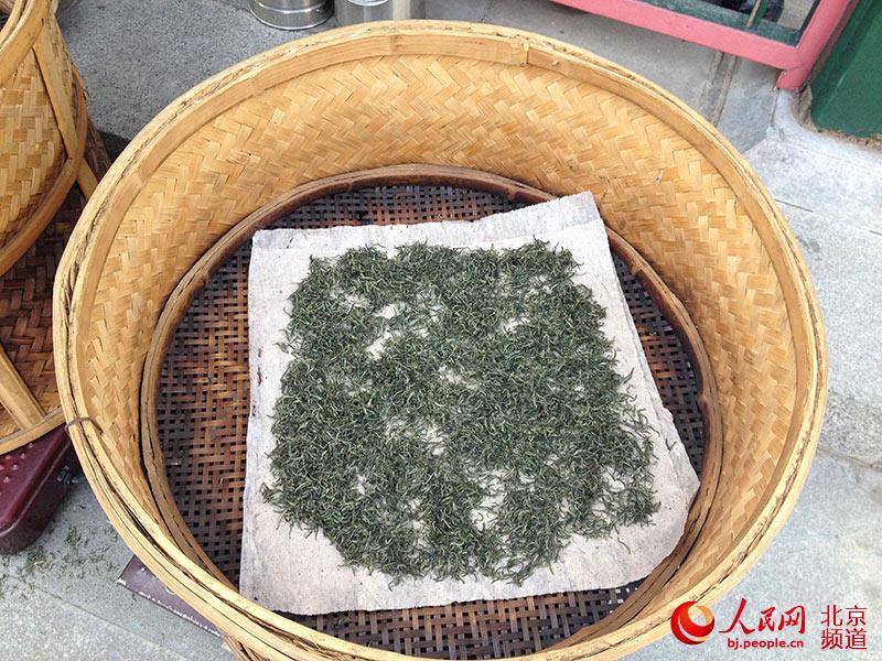 北京八大处茶文化节下周迎客 茶师傅现场炒制