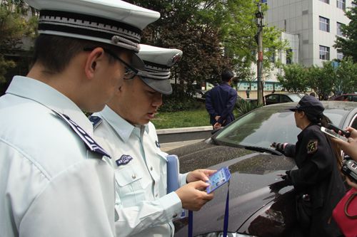 北京城管部门开展停车管理检查 宣联公司被立