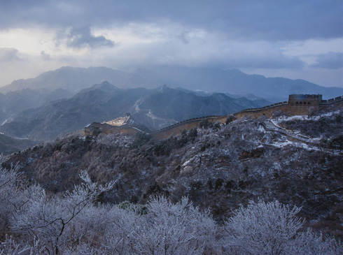 八達嶺長城雪景    　2016年11月21日，北京迎來2016年首場降雪。雪后的八達嶺長城銀裝素裹，分外妖嬈。[詳細]