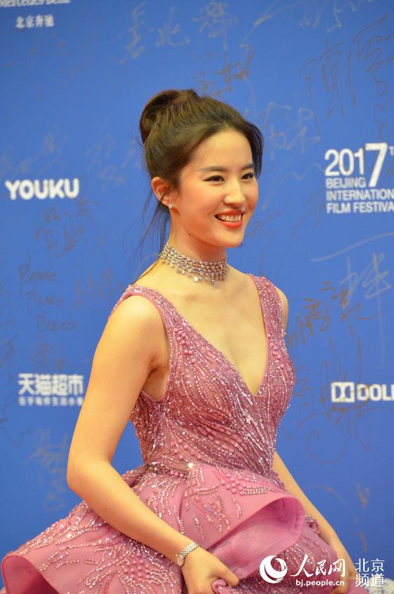 林志玲亮相第七届北京国际电影节开幕式红毯.人民网尹星云 摄