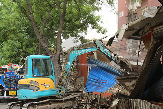 丰台太平桥街道: 铲墙皮 建绿地 马连道南街东段