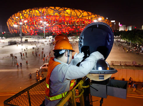·全國五一勞動獎狀
北京市城市照明管理中心成立於1972年，隸屬於國網北京市電力公司和北京市城市管理委員會。經過45載的發展壯大，現管轄全市路燈光源達30.06萬盞，直接服務人口約1276萬人，服務面積1385平方公裡。
長期以來，北京市城市照明管理中心在服務國際一流和諧宜居之都建設的進程中，立足為城市提供優質的照明環境，為市民提供優質的照明服務，不斷提升照明設施運行管理水平，所轄路燈平均亮燈率始終保持在98.8%以上，高於住建部規定的主干路亮燈率98%的標准,為首都城市照明事業發展不斷做出積極努力。