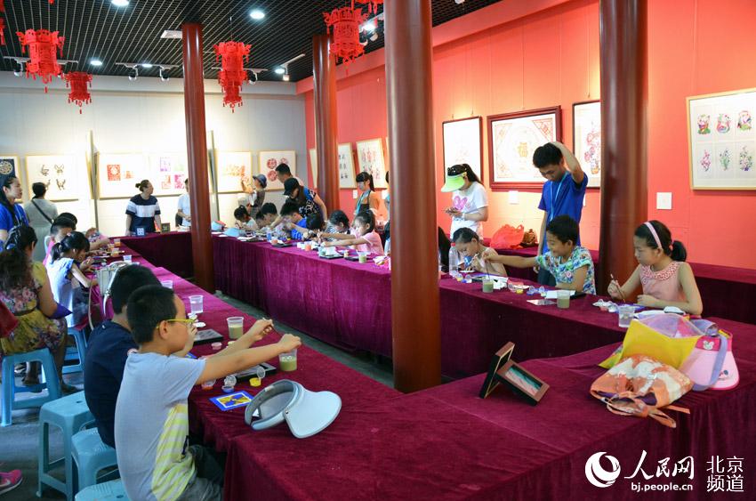北京朝阳：亲子互动 体验中国传统文化