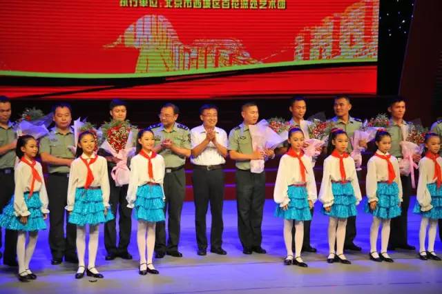 北京西城庆祝建军90周年 “红墙卫士”和“好军嫂”获表彰