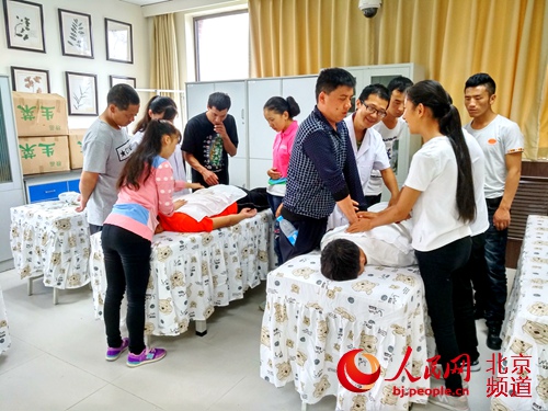 北京市残联开设中专班援助藏族盲人 培养盲人