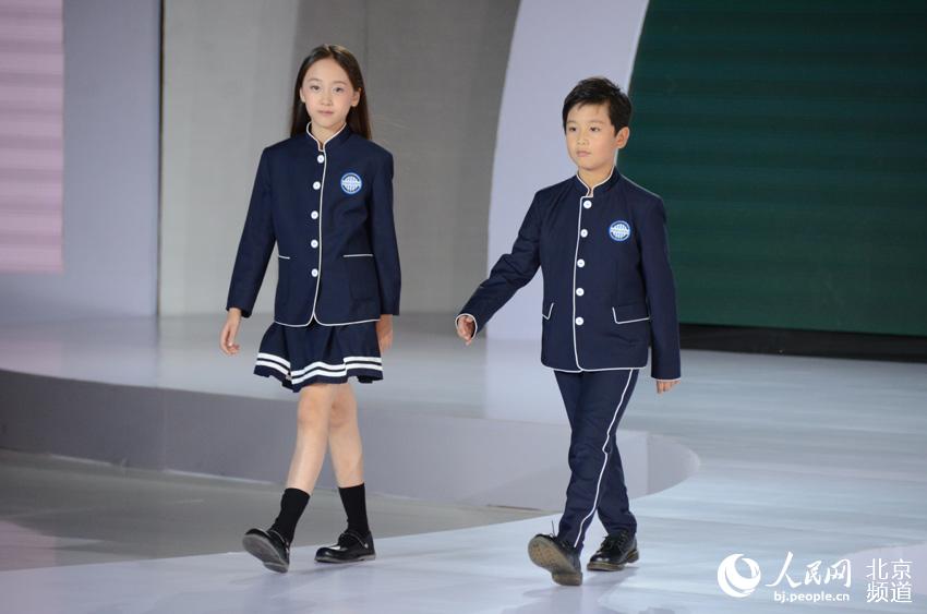 高清组图:北京时装周发布学生装新品02校服可以这么
