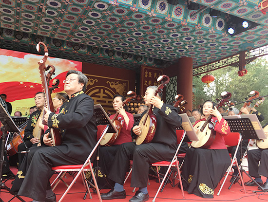 9月30日,由北京金旋民族管弦乐团献上的"祝福祖国"民族音乐会在北京