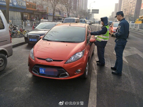 京深海鲜市场违法停车多丰台交通支队一周清拖车辆76辆
