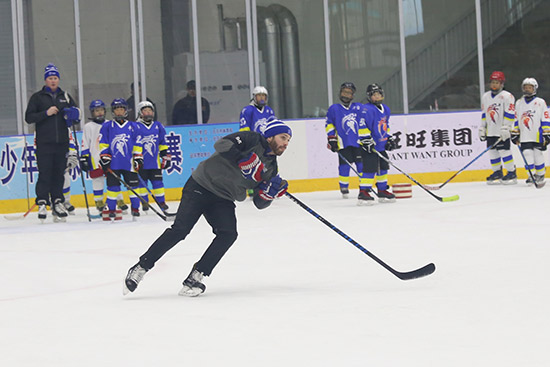 丰台区启动青少年冰雪运动队集训