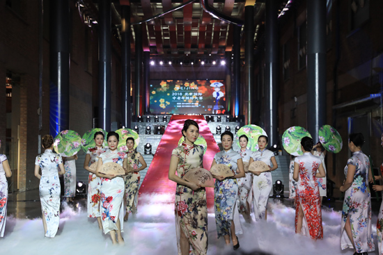 2018北京国际中老年模特大赛决赛举行 演绎别