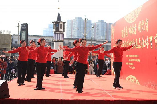 广外街道“红莲杯”社区文化体育节开幕30个社区角逐冰上“球王”