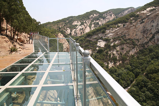 清明假期北京清凉谷风景区玻璃栈道免费开放