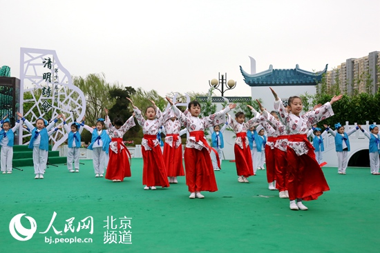 石景山区举办第11届北京清明诗会放歌春天致敬道德楷模