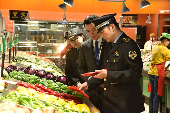 记者亲历西城区放心肉菜示范超市：肉菜都有“身份证”