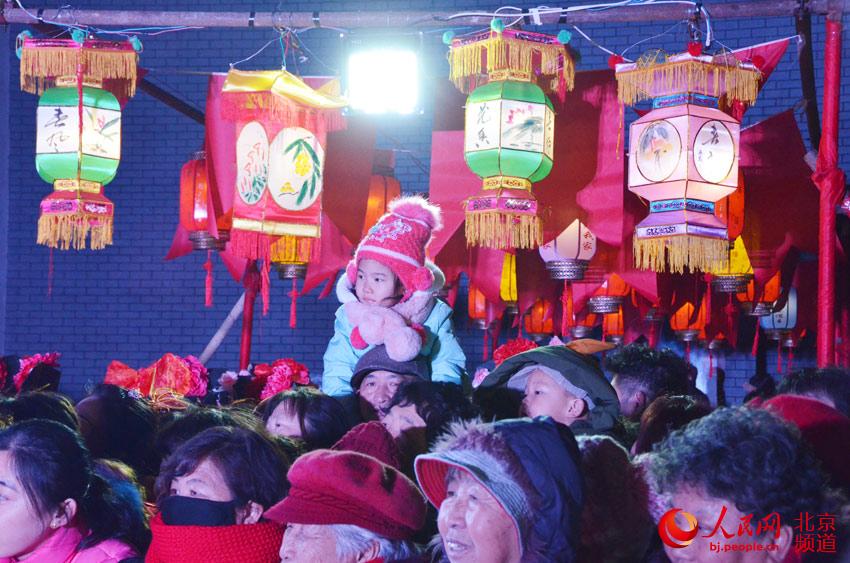 元宵佳節來臨之際，延慶康庄鎮文體中心舉辦了“鬧元宵 猜燈謎”元宵燈謎會。人民網尹星雲 攝