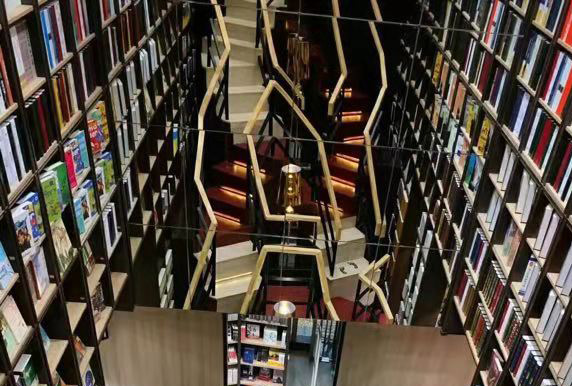 解码品牌书店北上现象 近日,钟书阁落户北京,开业以来每天到店读者超过3000人。今年以来,京外书店纷纷落户北京,北京靠什么赢得优秀书店青睐?
【详细】