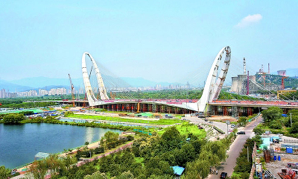 新首钢大桥主体结构完工：中国最宽钢桥 北京最大跨度