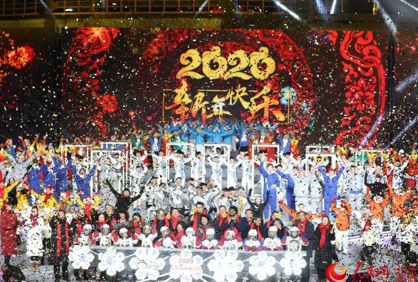 中外友人首鋼園共迎新年 新地標展冬奧魅力2020北京新年倒計時活動在首鋼園隆重舉行，此次活動也是“相約北京”國際藝術節中主辦城市群眾冰雪文化活動板塊重要活動之一，進一步突出了冬奧主題元素、彰顯了北京這座雙奧之城的獨特魅力。【詳細】