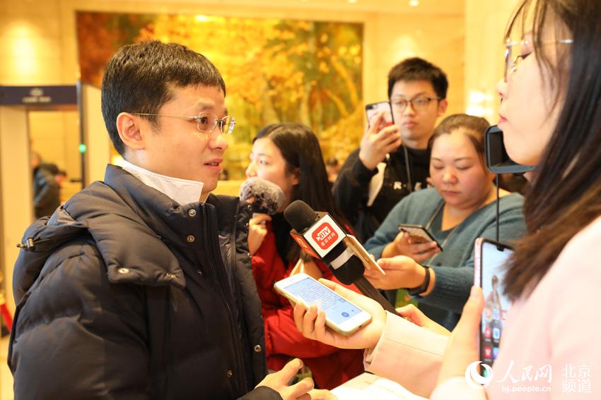 北京市政協十三屆三次會議即將開幕，委員紛紛向大會報到。人民網 尹星雲攝