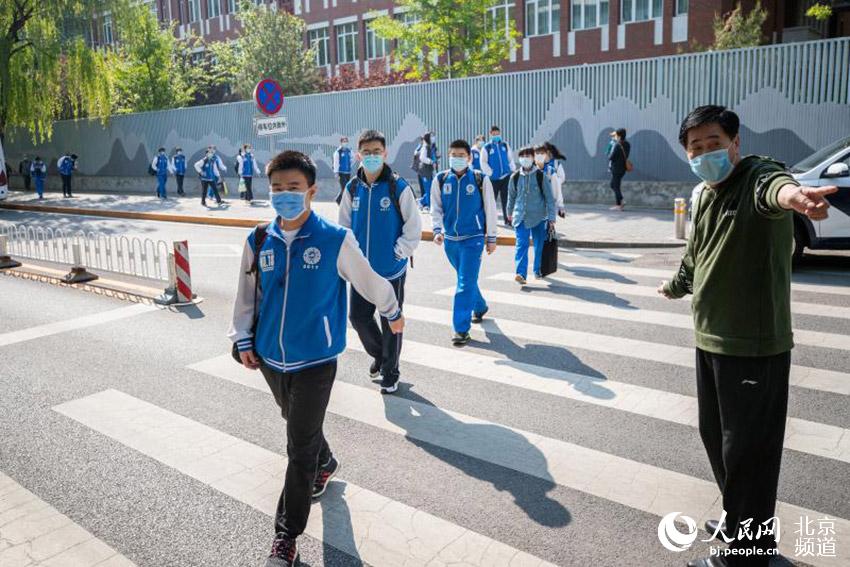 北京市第十八中學高三學子重返校園：學校嚴把“防疫” 學生意氣風發【2】