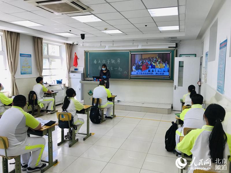 5月11日，北京8萬余名初三年級學生返校復課。人民網 董兆瑞攝