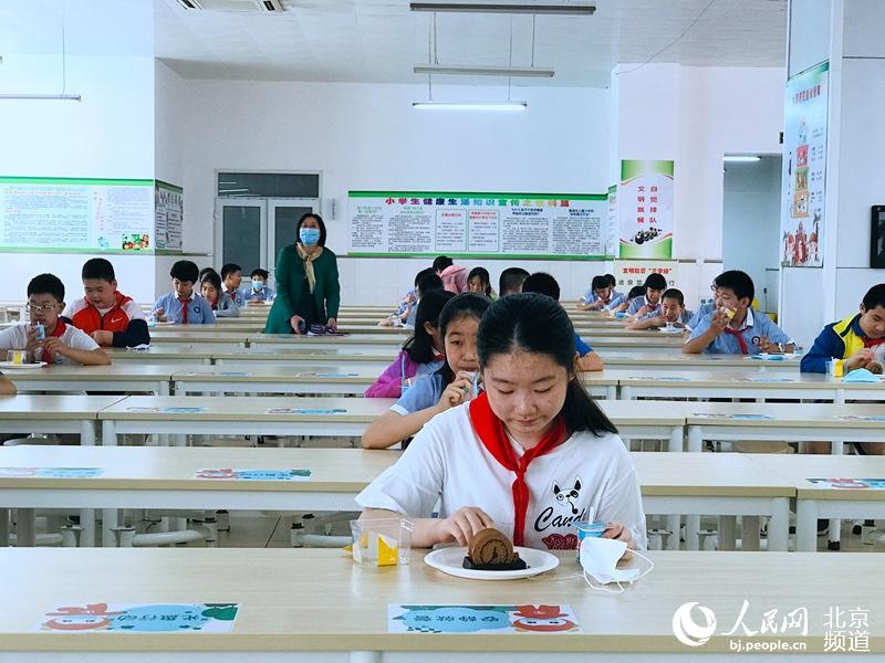 北京40余萬中小學生今日返校復課。人民網 董兆瑞攝