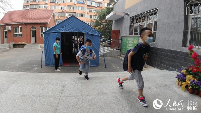 北京中小學今起錯峰開學。人民網 董兆瑞攝