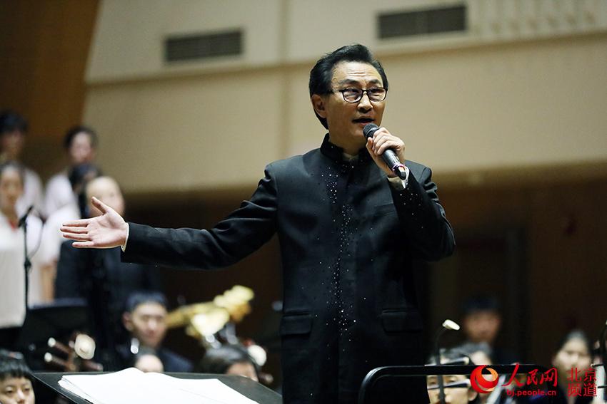 首都師范大學音樂學院副院長、指揮家李剛教授擔任藝術總監及指揮。人民網尹星雲 攝