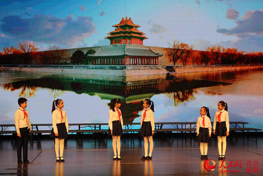 2021北京東城區新年詩會在北京喜劇院舉行。人民網 尹星雲 攝