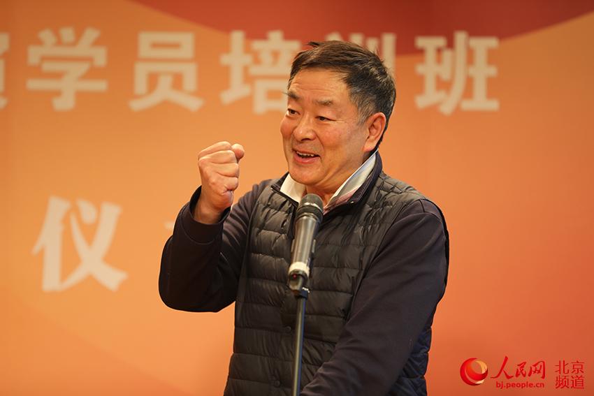 北京人藝著名表演藝術家濮存昕出席結業儀式。人民網 尹星雲 攝