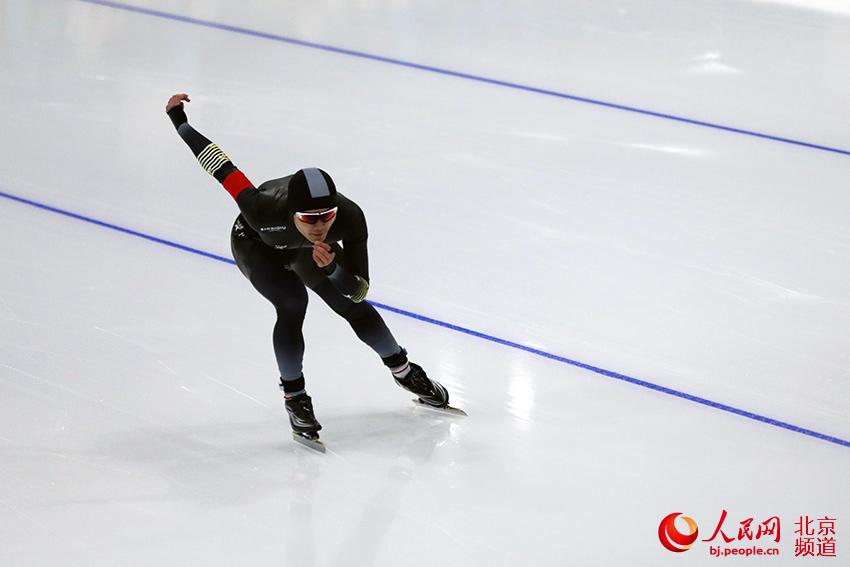 連日來，“相約北京”冰上項目測試活動速度滑冰比賽在國家速滑館“冰絲帶”舉行。人民網 尹星雲攝
