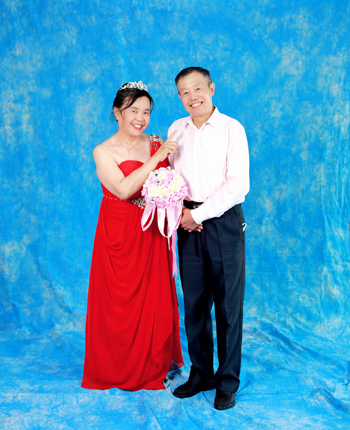 一份特殊的520礼物安贞街道为社区老人拍婚纱照