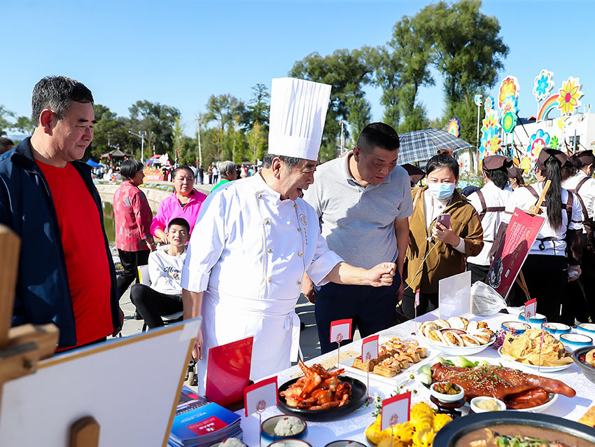 延慶區井庄鎮舉行第一屆豐收美食節。（主辦方供圖）