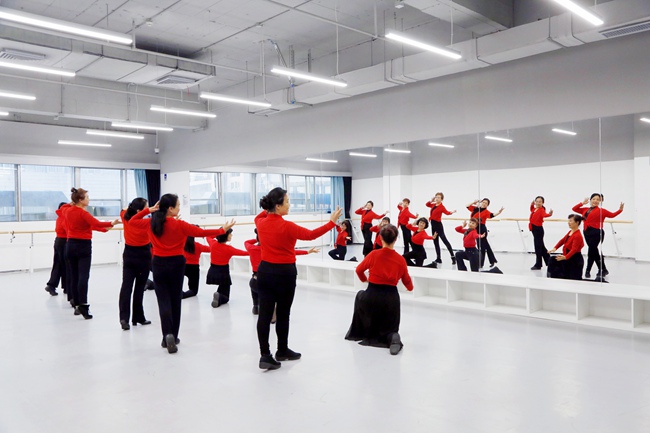 社区舞蹈队有了免费专业教室海淀紫竹院地区文化惠ballbet民活动启动(图1)