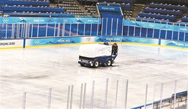 國家體育館冬奧冰球場館開啟制冰
