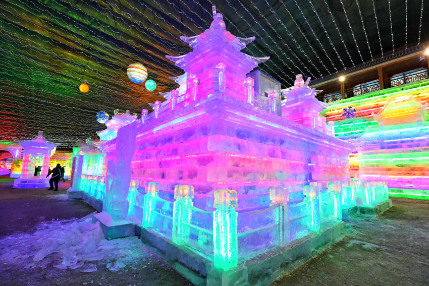 2022年北京龍慶峽冰燈冰雪季開幕。張延攝