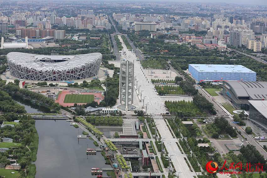 俯瞰北京奥林匹克中心区。人民网 尹星云摄
