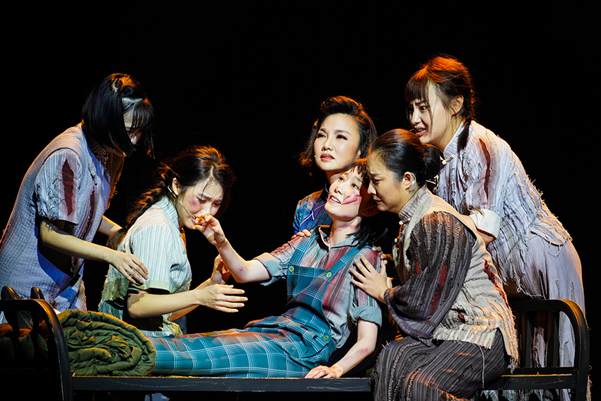 原创音乐剧《江姐》在中央歌剧院首演，歌唱家王莉领衔主演。（《江姐》剧组供图）