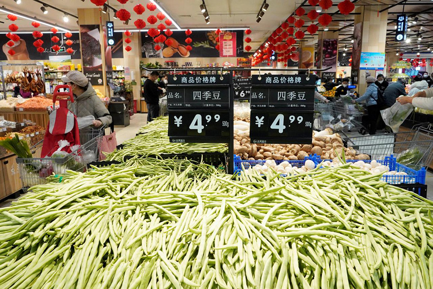 石景山古城物美超市内，蔬菜供应充足。石景山区融媒体中心 张新摄