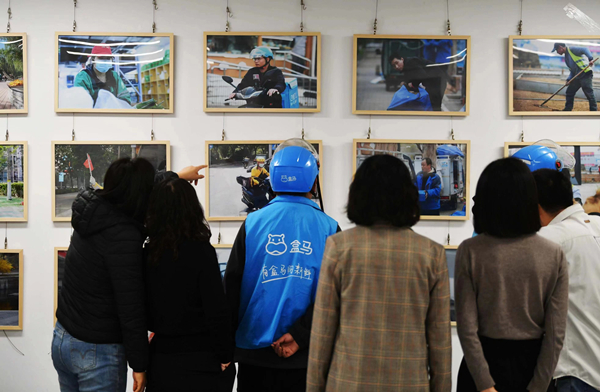致敬身边的劳动者 安贞街道举办最美劳动者摄影展泛亚电竞(图2)