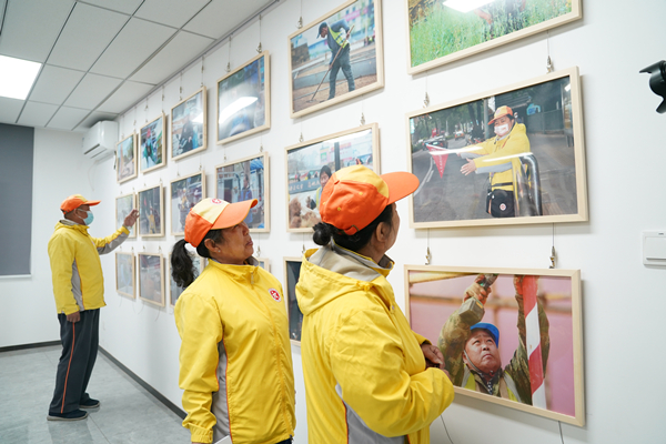 致敬身边的劳动者 安贞街道举办最美劳动者摄影展泛亚电竞(图3)