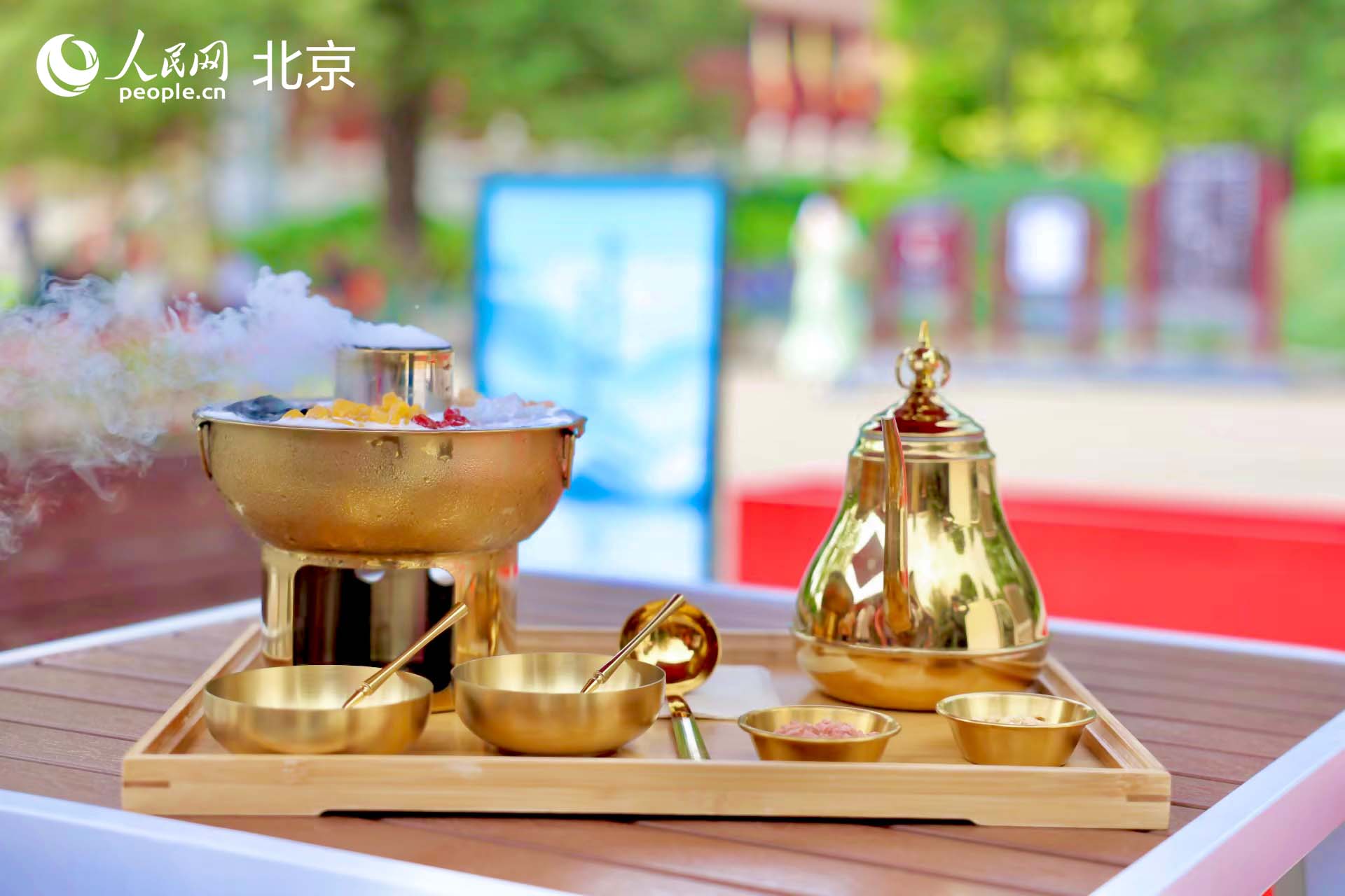 景山公园御景观山上新“围炉煮冰”。