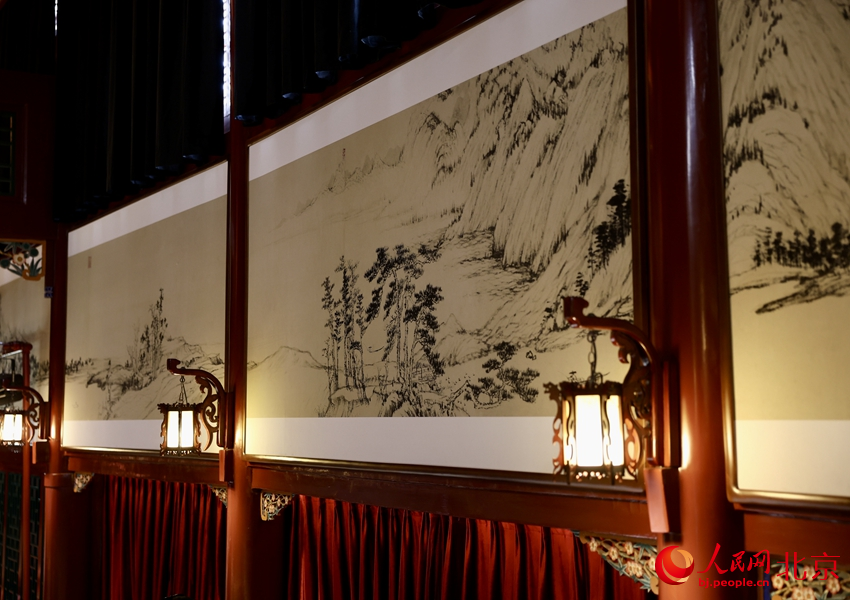 300年正乙祠戏楼重迎八方来客。人民网 李世奇摄