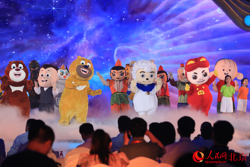 众多卡通形象亮相现场。人民网记者 尹星云摄