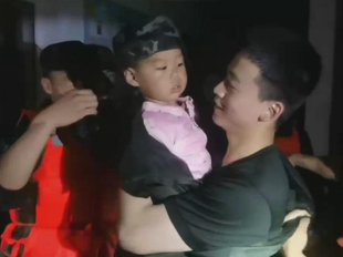 致敬！武警官兵在救援中迎来自己的节日