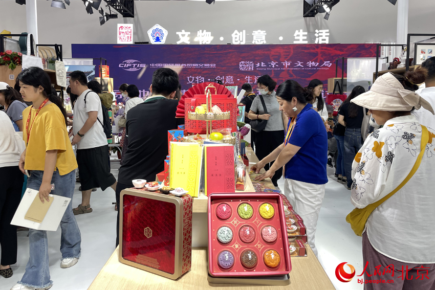 眾多富有創意的文創產品亮相該展區。人民網記者 尹星雲攝