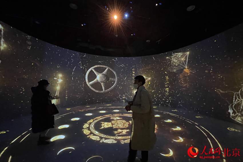 三星堆主题展亮相北京隆福寺。人民网记者 尹星云摄